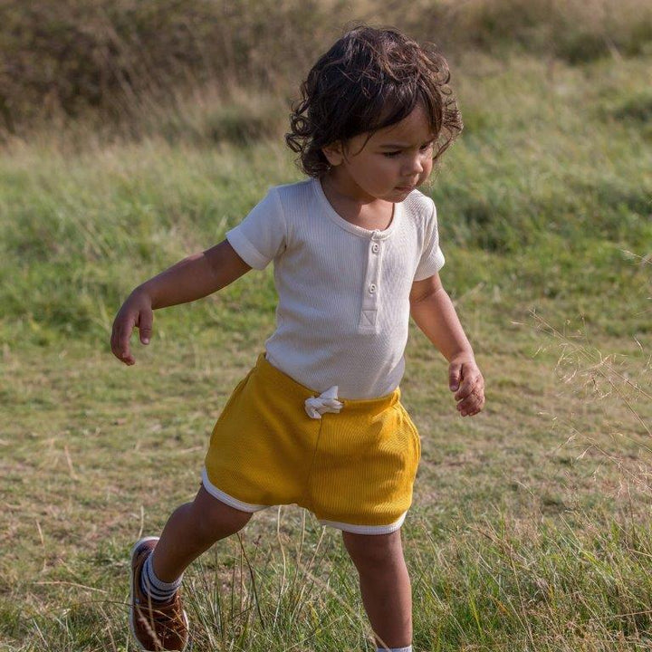 Pantalones cortos Run Around Oro - Olokuti