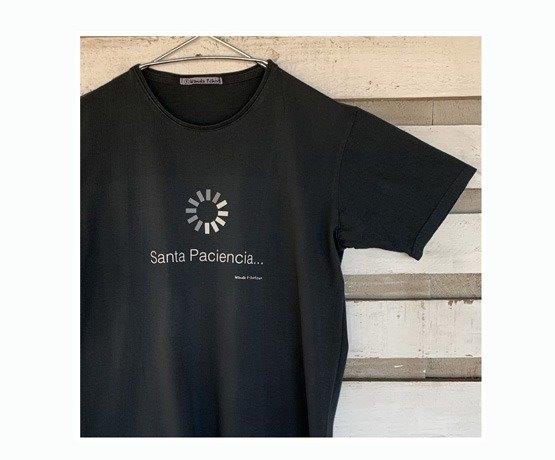 Camiseta Santa Paciència Grafito - Olokuti