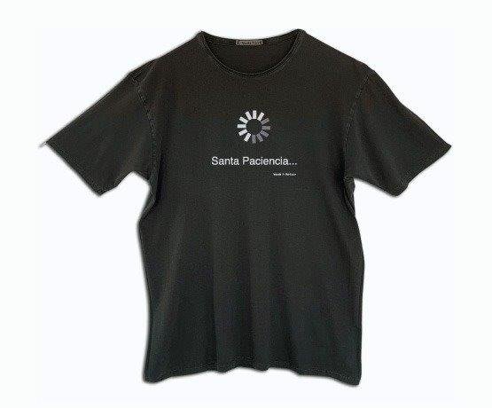Camiseta Santa Paciència Grafito - Olokuti