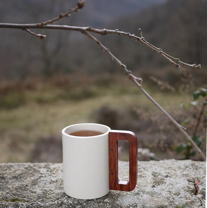 Mug cerámica con asa madera - Olokuti