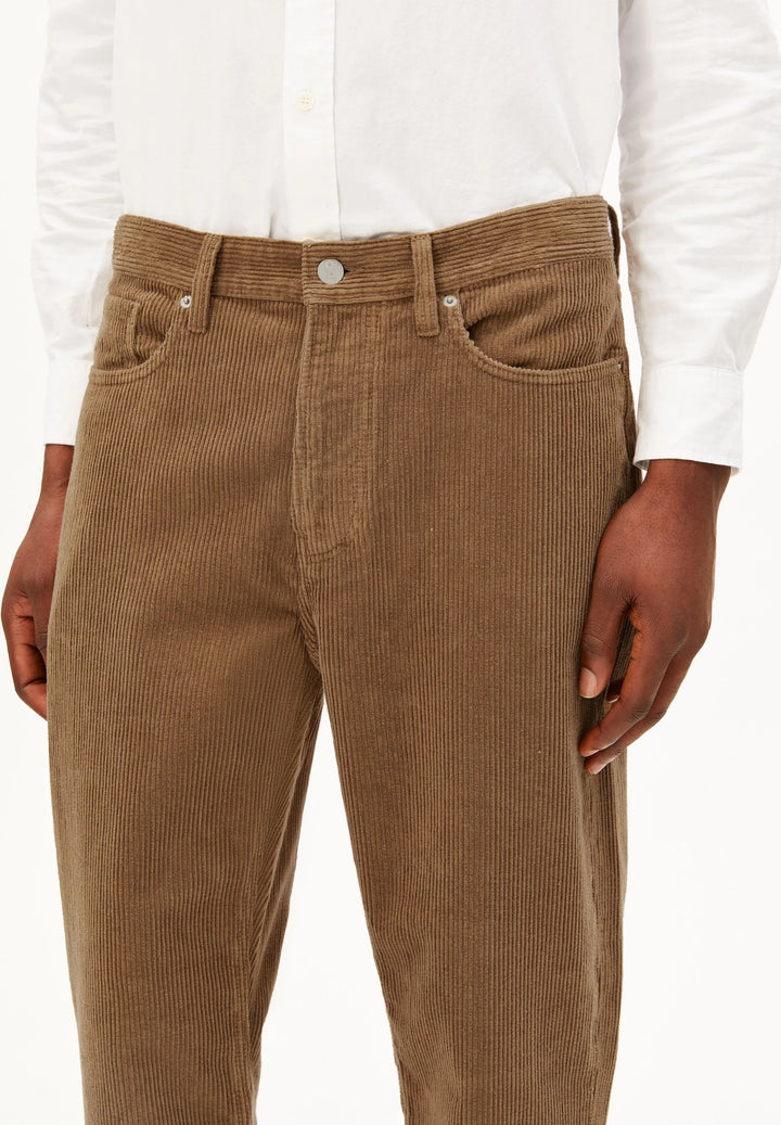 Pantalones de pana MAAKX RELAXED CORDUROY PANT Amberwood