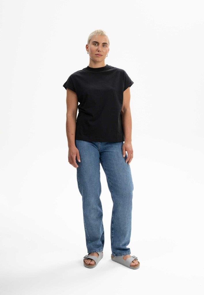Camiseta MADHU Negro - Olokuti