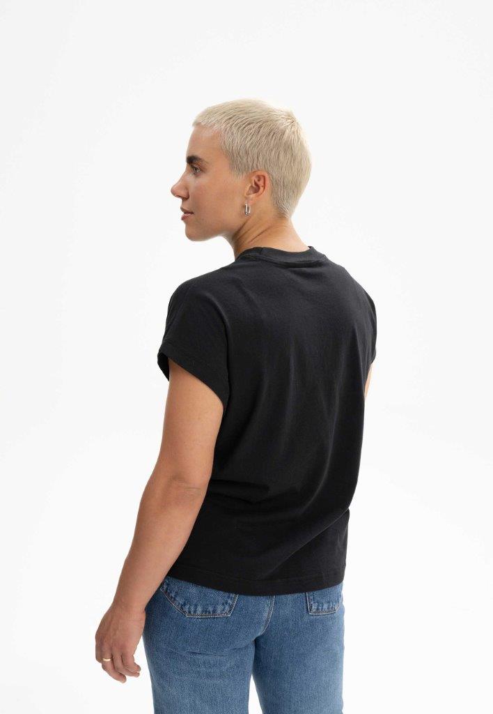 Camiseta MADHU Negro - Olokuti
