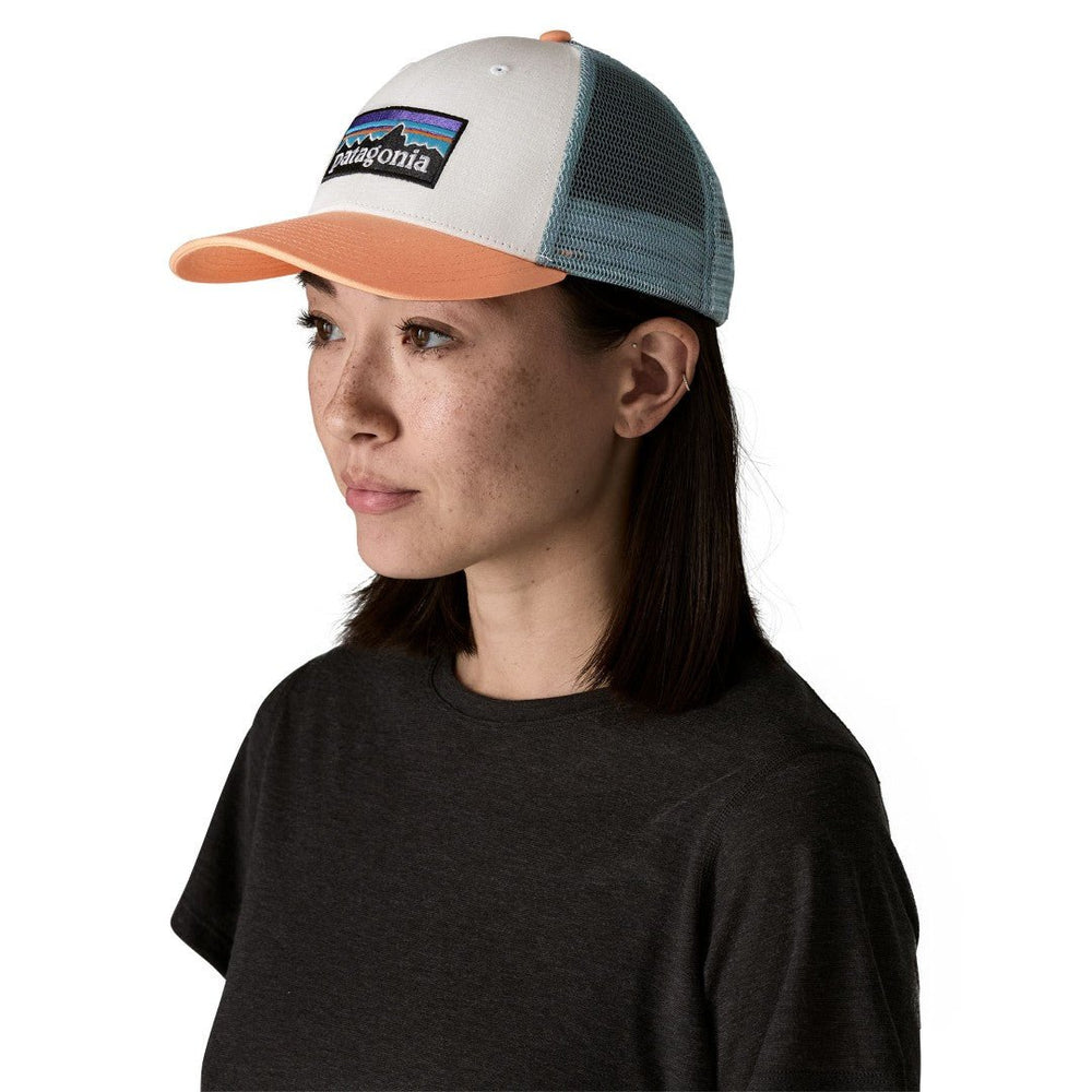 Gorra Trucker P - 6 Logo LoPro Blanco - Peach Sherbet - Olokuti