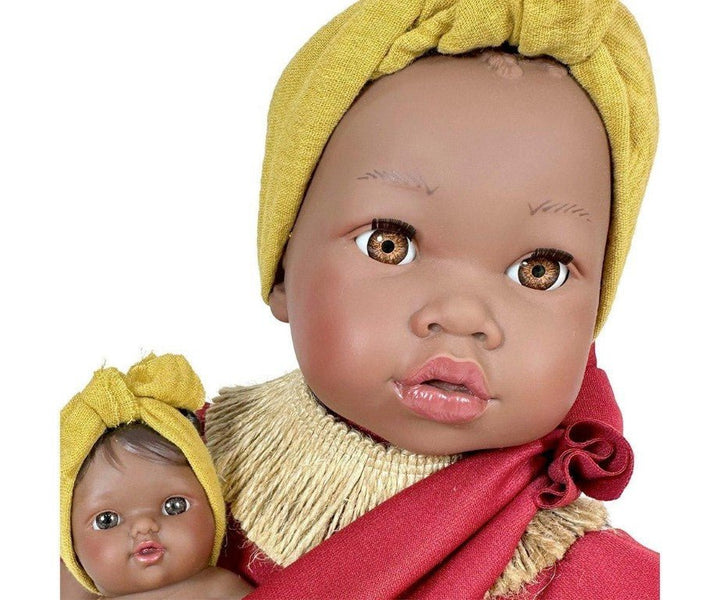 Muñeca Alika con Bebé Burgundy 40 cm. - 3750 - Olokuti