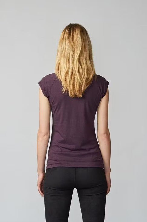 Camiseta color berenjena deals