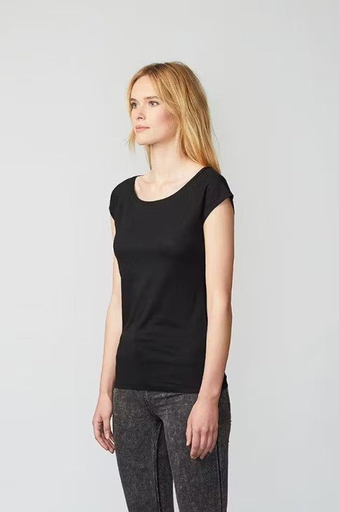 Camiseta Baratee negro - Olokuti