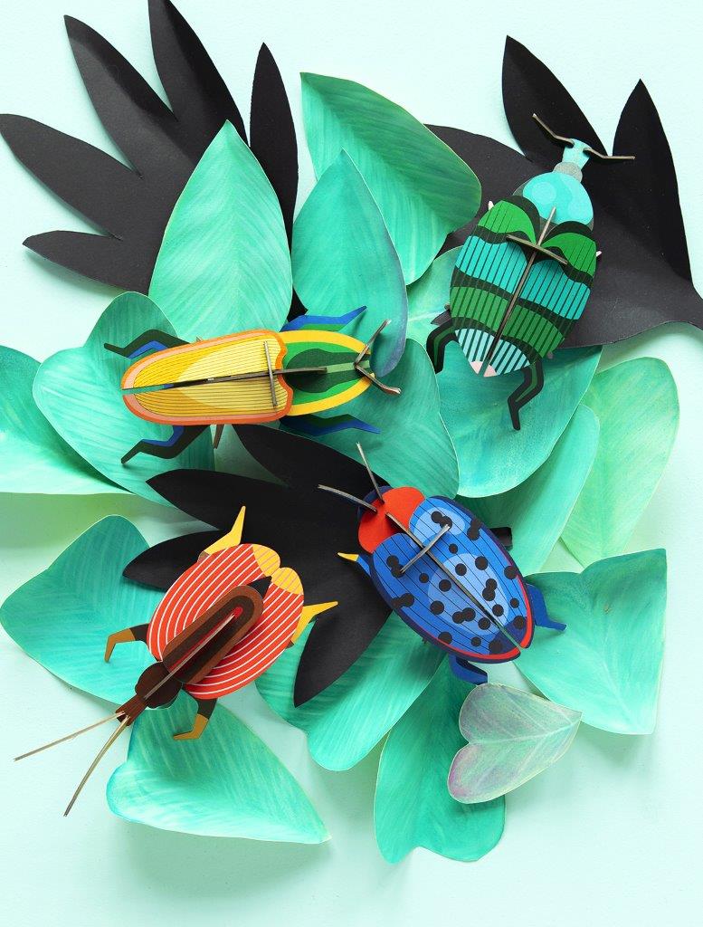 Escarabajo pequeño Insecto Arte Floral - Olokuti