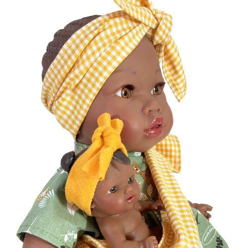 Muñeca Alika con bebé mochila 1300 - Olokuti